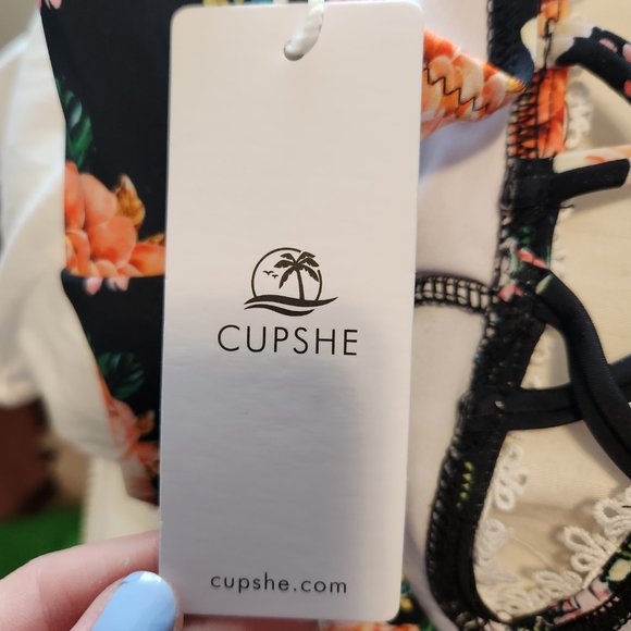 Cupshe One Piece - Picture 2 of 3